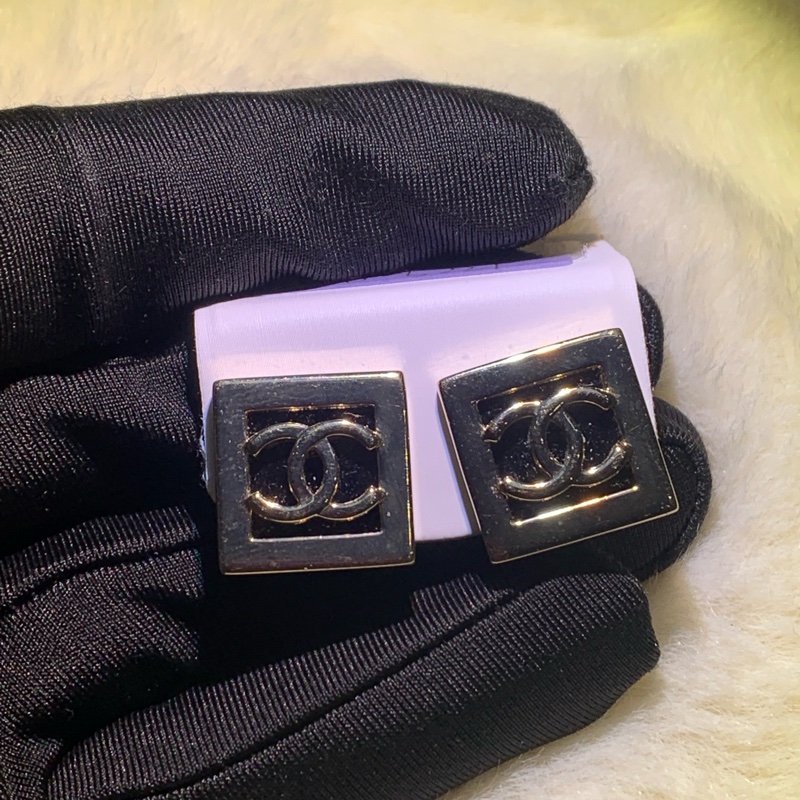Chanel 金色 小方糖 cc 浮雕耳夾 I285-9