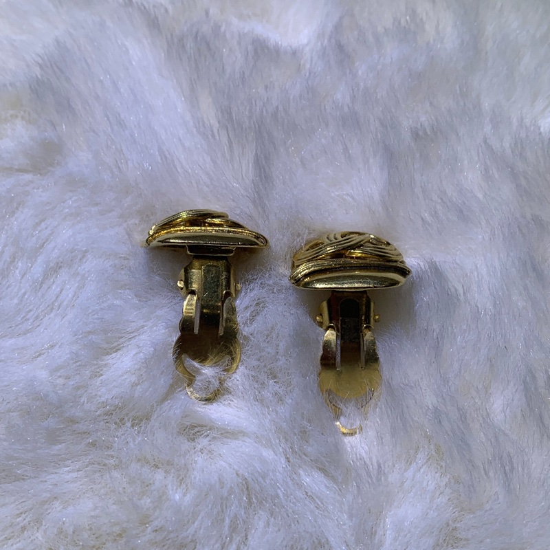 Chanel 香奈兒金色 小金塊浮雕CC 94年版 耳夾 O650-4