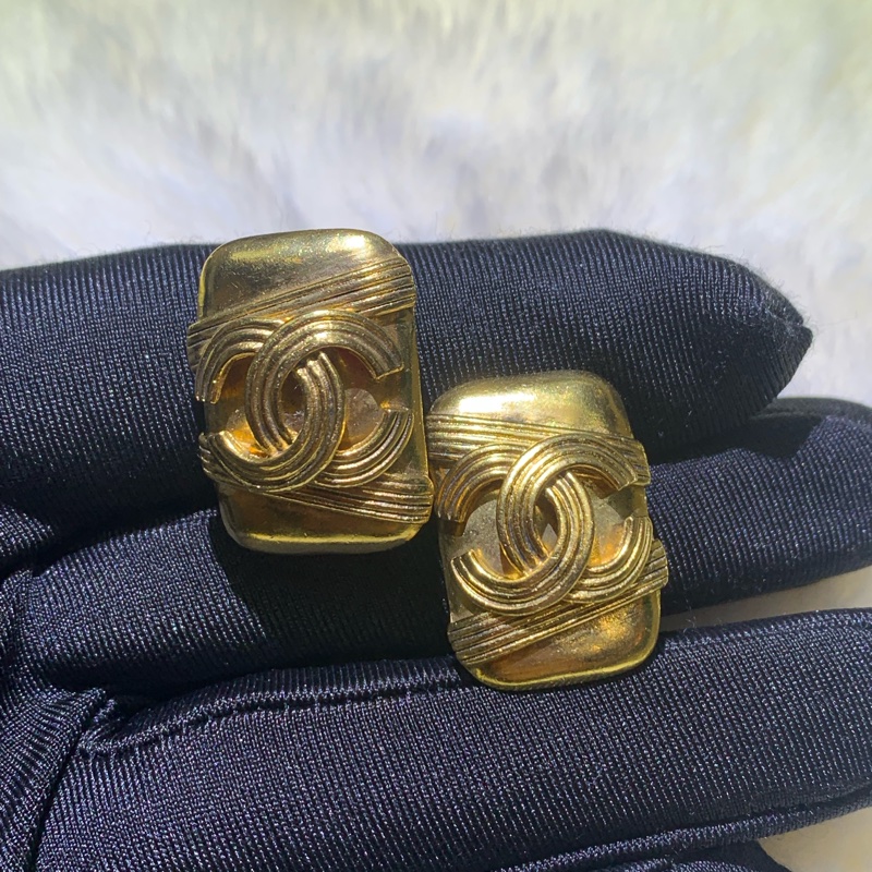 Chanel 香奈兒金色 小金塊浮雕CC 94年版 耳夾 O650-7