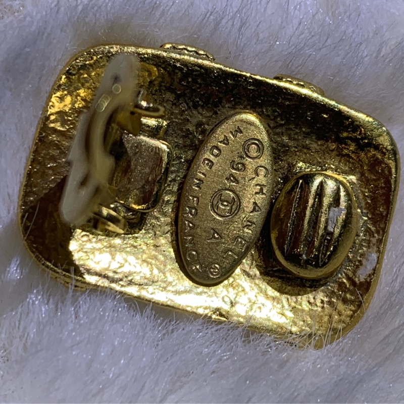 Chanel 香奈兒金色 小金塊浮雕CC 94年版 耳夾 O650-10