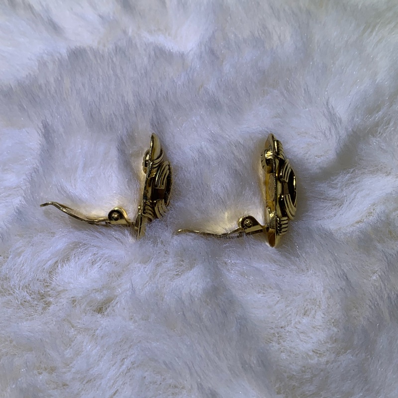Chanel 香奈兒金色 小金塊浮雕CC 94年版 耳夾 O650-14