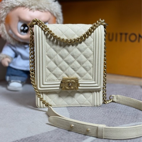 Chanel白色荔枝牛皮竪版leboy金釦