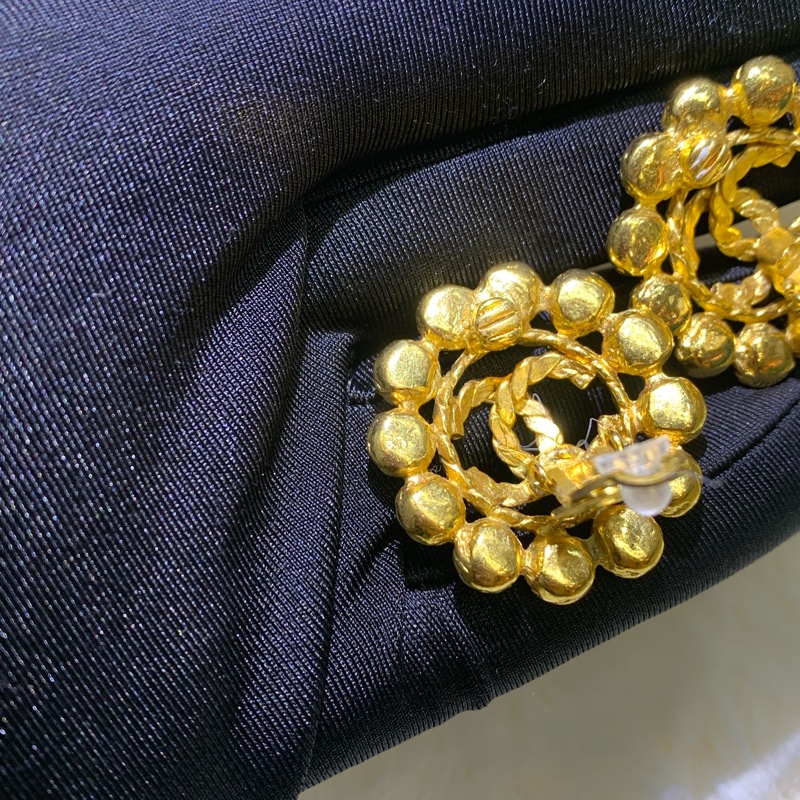 Chanel 香奈兒金色水鑽 浮雕太陽花耳夾 I446-19