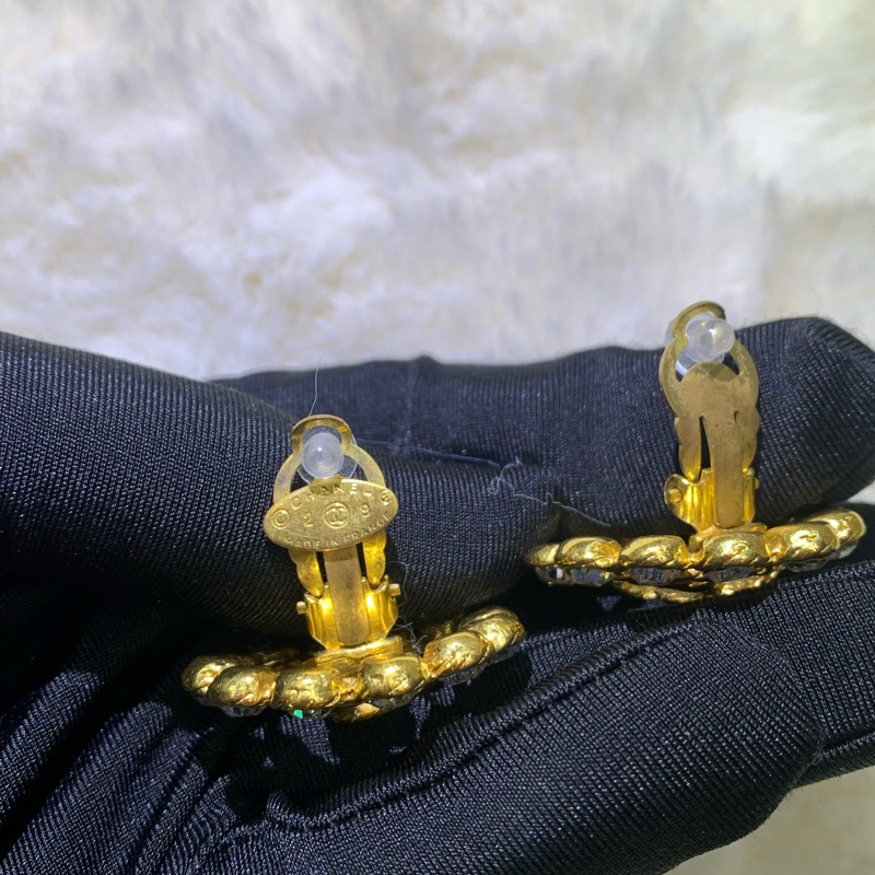 Chanel 香奈兒金色水鑽 浮雕太陽花耳夾 I446-21