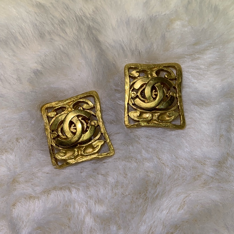 Chanel 香奈兒濃金色 浮雕CC耳夾 I447-0