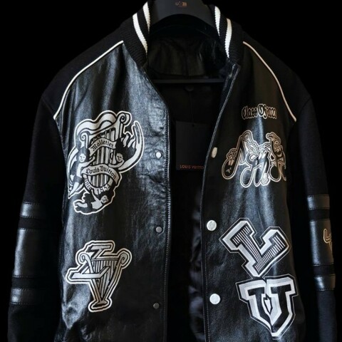 自售 Louis Vuitton Varsity Blouson
9成新棒球外套 Size:48