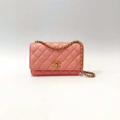 CHANEL 蜜桃粉珠光菱格紋金釦WOC