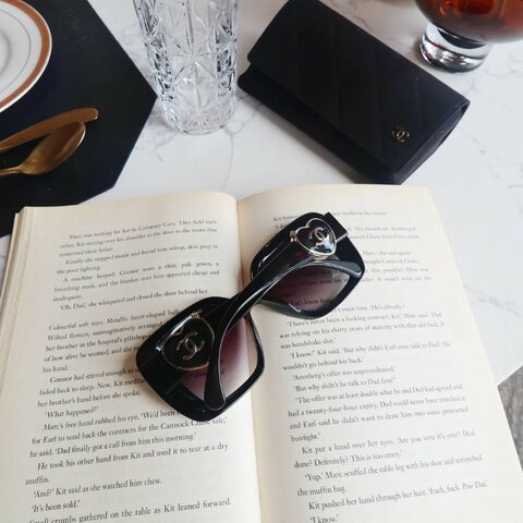 Chanel Sunglasses Oversized cat-eye 黑色心形鏡盒太陽眼鏡