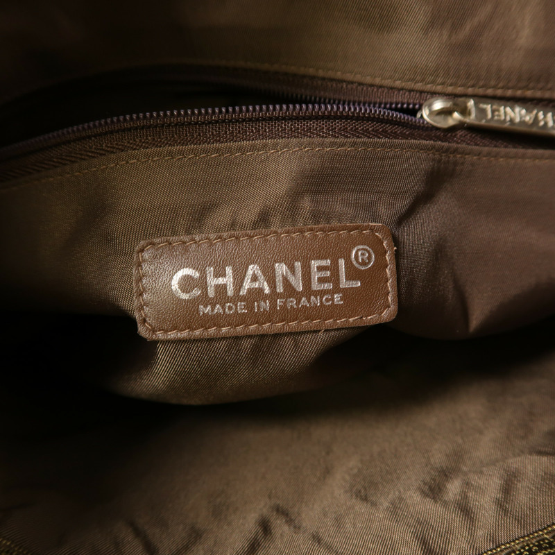 CHANEL 尼龍Hand Bag銀扣手挽袋-5