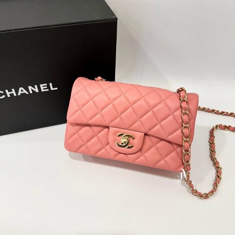 CHANEL 糖果粉羊皮菱格淡金釦 MINICOCO A69900