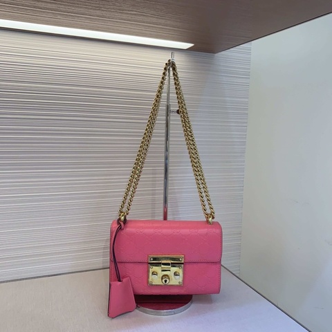 98新Gucci古馳 padlock月光寶盒玫紅色單肩斜挎包 方方正正的包型 