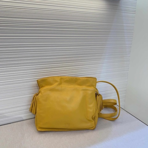 98新Loewe羅意威 小雞黃流蘇福袋抽繩款單肩斜挎包 皮質柔軟舒適