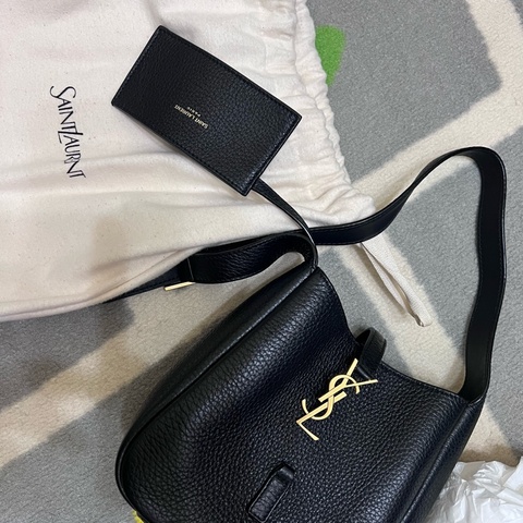 SAINT LAURENT 聖羅蘭 LE 5 À 7  ysl 柔軟粒面皮革BABY HOBO 手袋