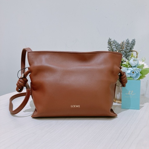 TK1744 LOEWE 羅威小號聯盛款花朵肩帶包包FLAMENCO CLUTCH X SUNA FUJITA SMALL NAPPA CALFSKIN