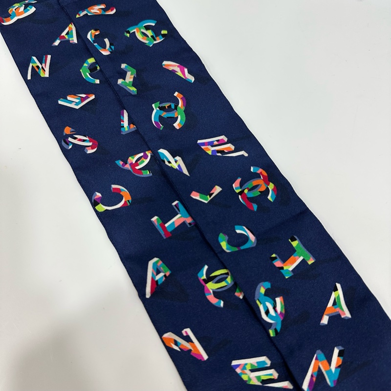 Chanel 藍色拼彩色英文LOGO 絲巾-2