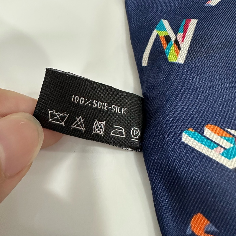 Chanel 藍色拼彩色英文LOGO 絲巾-8