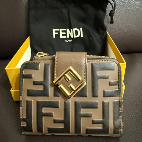Fendi 對折短夾 全配 有購證