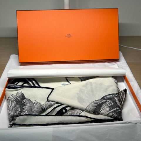 Hermes 三角圍巾 70% 客舍米爾 30%絲