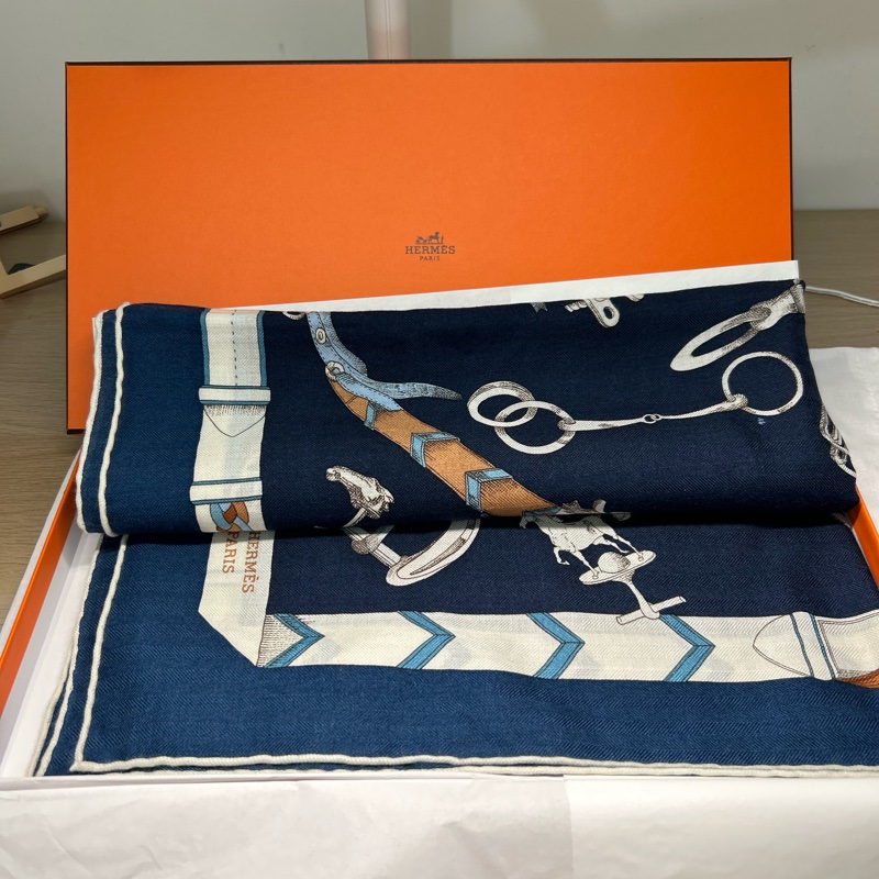 Hermes 140cm x 140cm 大圍巾 （匹肩）70% 喀什米爾 30%絲 超極親膚舒服-1
