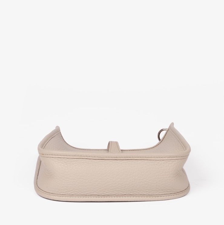 全新 HERMÈS 愛馬仕 Mini Evelyne 16 Amazone 8L 冰川白 Beton Clemence小牛皮 銀扣 K刻 2025年-2