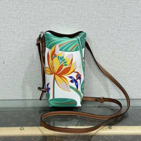 LOEWE gate pocket 花卉限定款薯條包 11.5*19*3.5 98新配件塵袋