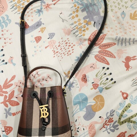 Burberry 金屬Logo經典格紋迷你水桶包