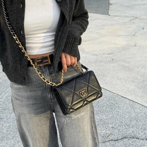 CHANEL 19系列黑小羊皮WOC AP0957