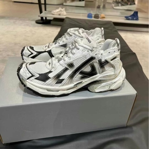促銷品 Balenciaga Runner 男款運動鞋 黑白配色 43 44 碼