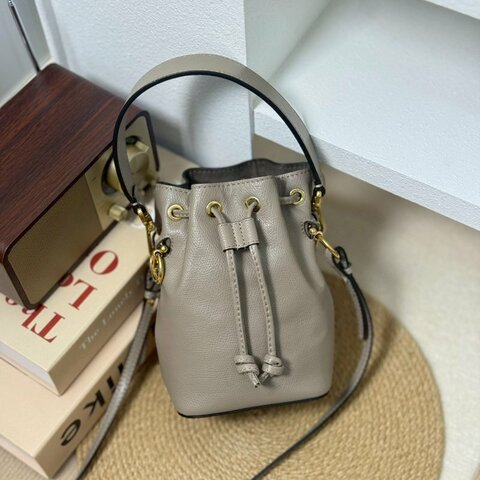 🏷Fendi．抽繩小水桶