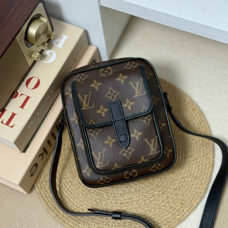 (🤍已售出/可私訊預定)🏷️LV.Christopher 老花相機包 M69404-0
