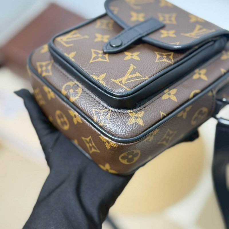 (🤍已售出/可私訊預定)🏷️LV.Christopher 老花相機包 M69404-6