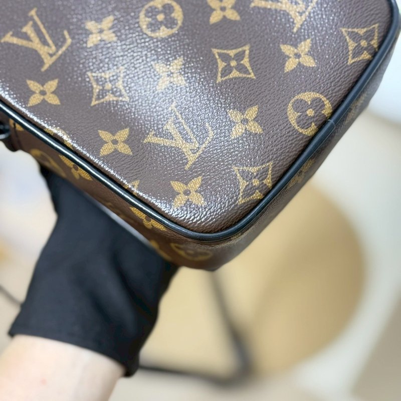 (🤍已售出/可私訊預定)🏷️LV.Christopher 老花相機包 M69404-7