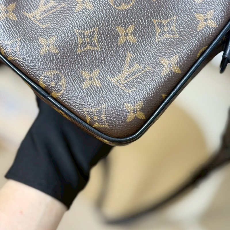 (🤍已售出/可私訊預定)🏷️LV.Christopher 老花相機包 M69404-8