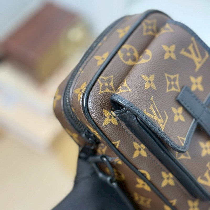 (🤍已售出/可私訊預定)🏷️LV.Christopher 老花相機包 M69404-9