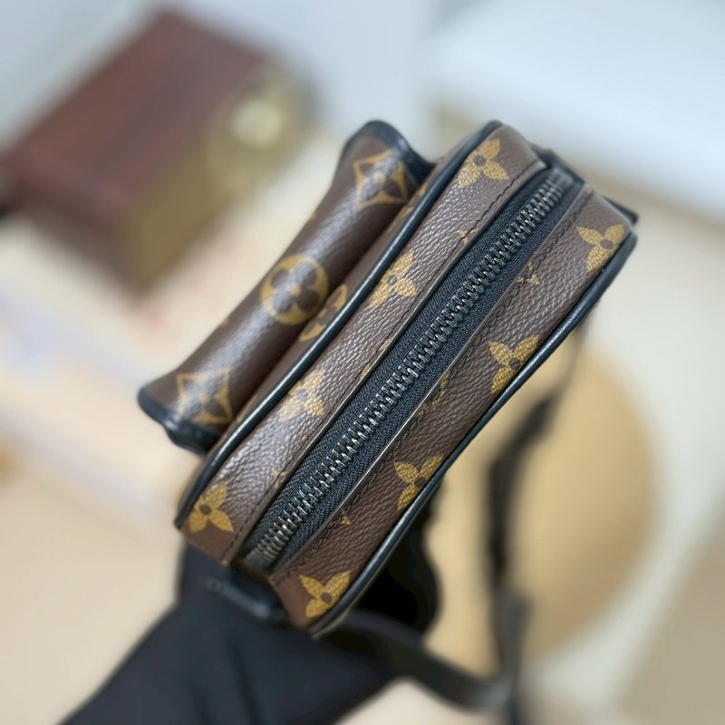 (🤍已售出/可私訊預定)🏷️LV.Christopher 老花相機包 M69404-14