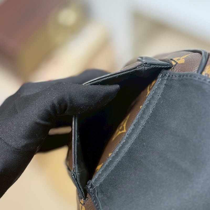 (🤍已售出/可私訊預定)🏷️LV.Christopher 老花相機包 M69404-17