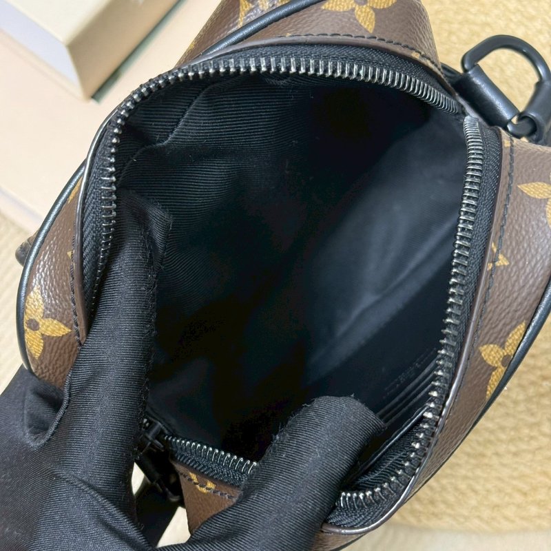 (🤍已售出/可私訊預定)🏷️LV.Christopher 老花相機包 M69404-20