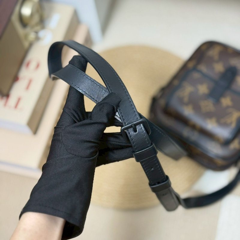 (🤍已售出/可私訊預定)🏷️LV.Christopher 老花相機包 M69404-21