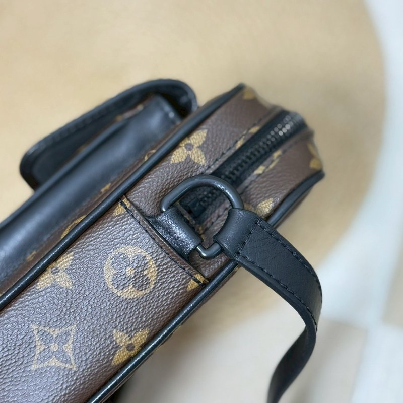 (🤍已售出/可私訊預定)🏷️LV.Christopher 老花相機包 M69404-22