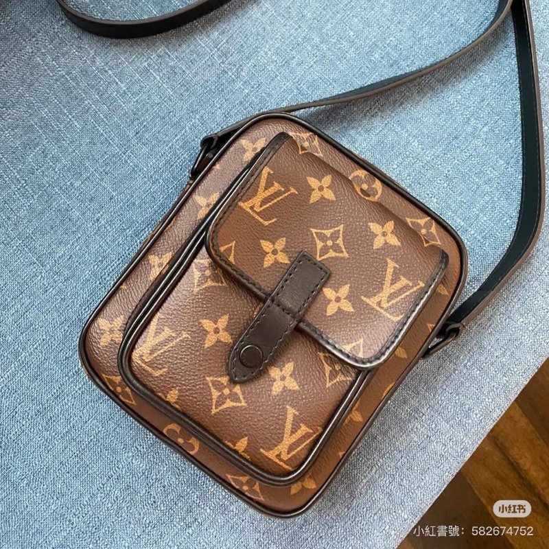 (🤍已售出/可私訊預定)🏷️LV.Christopher 老花相機包 M69404-23