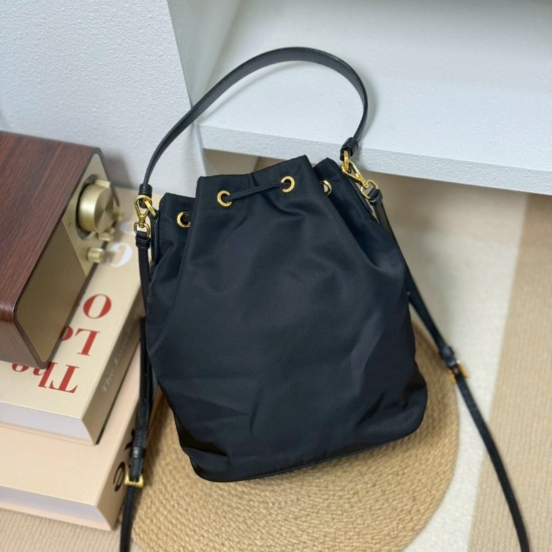 (🤍已售出/可私訊預定)🏷Prada. Duet Re-Nylon 小水桶-1