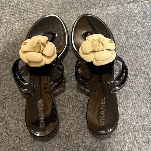 Chanel PVC山茶花涼鞋