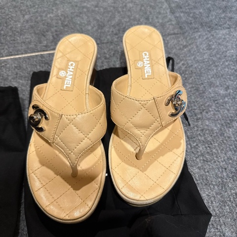 Chanel 厚底涼鞋