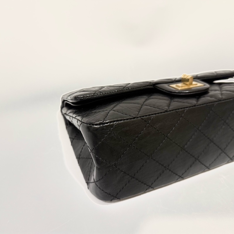 Chanel黑色復古金釦揉製牛皮2.55 24CM側背包A37586-6