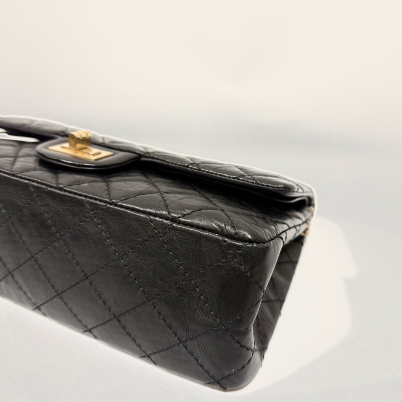 Chanel黑色復古金釦揉製牛皮2.55 24CM側背包A37586-7