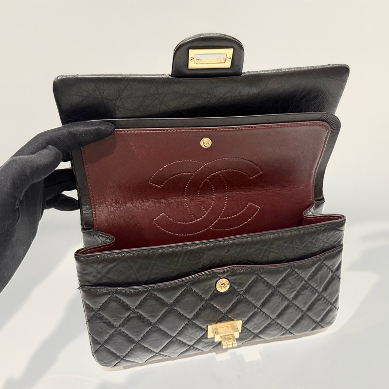 Chanel黑色復古金釦揉製牛皮2.55 24CM側背包A37586-9