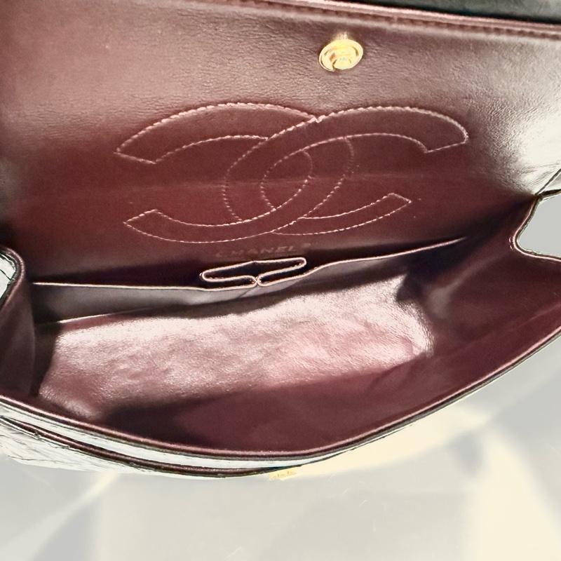 Chanel黑色復古金釦揉製牛皮2.55 24CM側背包A37586-10