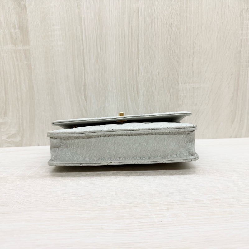 CHANEL 淺灰色荔枝皮金釦金幣WOC/AP3113-5