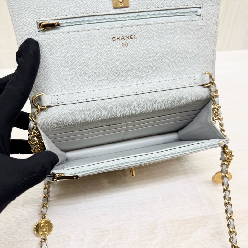 CHANEL 淺灰色荔枝皮金釦金幣WOC/AP3113-8