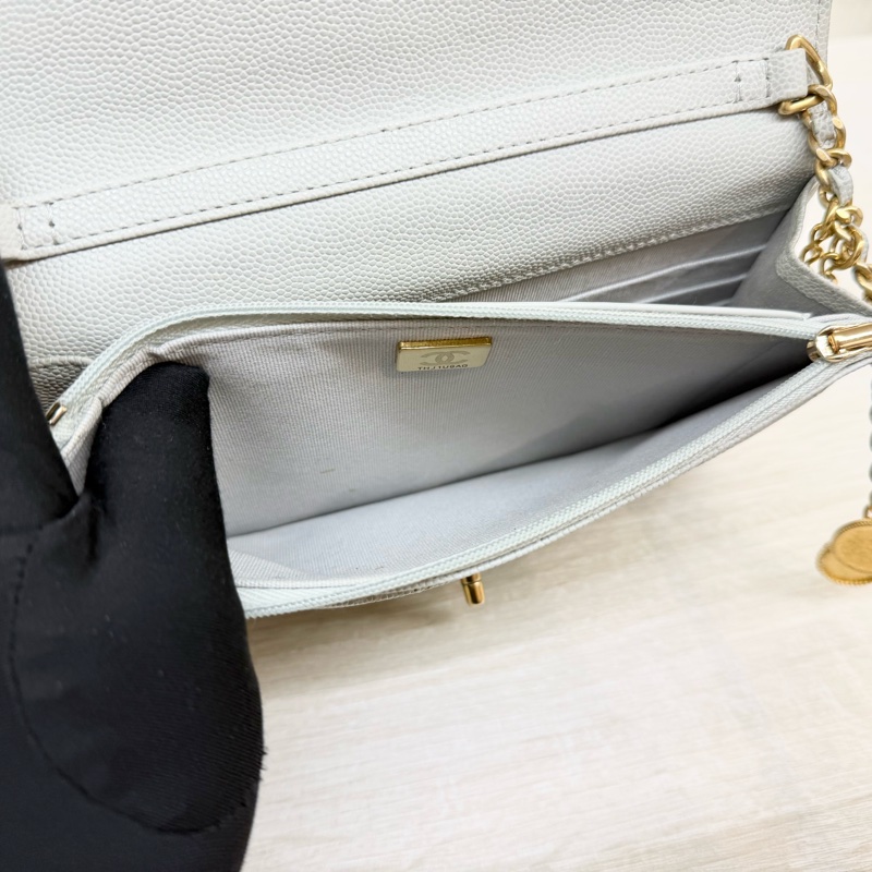 CHANEL 淺灰色荔枝皮金釦金幣WOC/AP3113-10